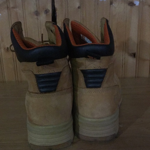 Shoe - Picture 3 of 4